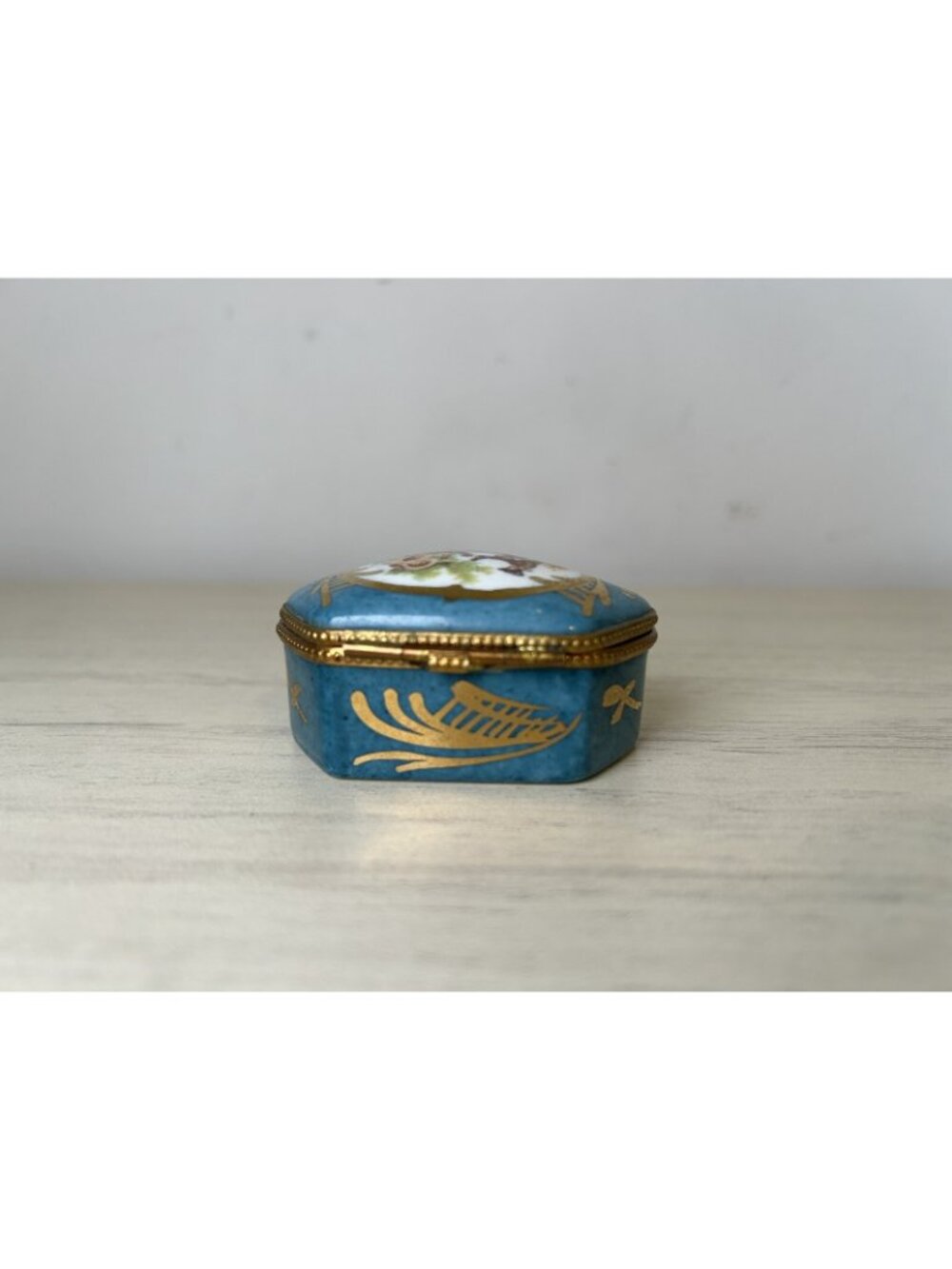 LIMOGES FRANCE BOX Vintage Blue Woman And Man Trinket Box Porcelain Serenade - Picture 8 of 12